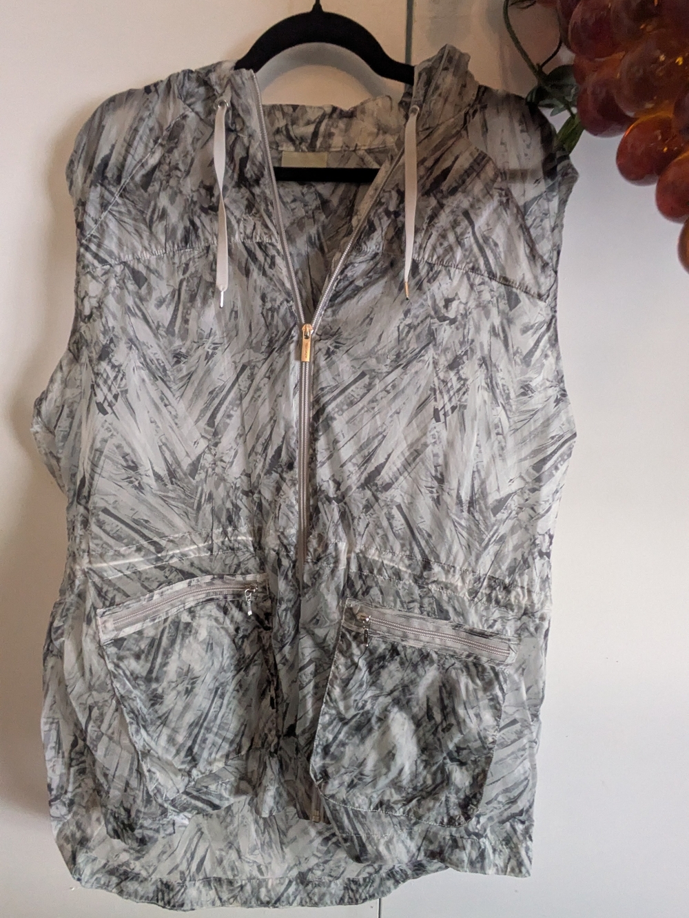 Athleta Sleeveless Hooded Zip Vest - Gray Marble Print